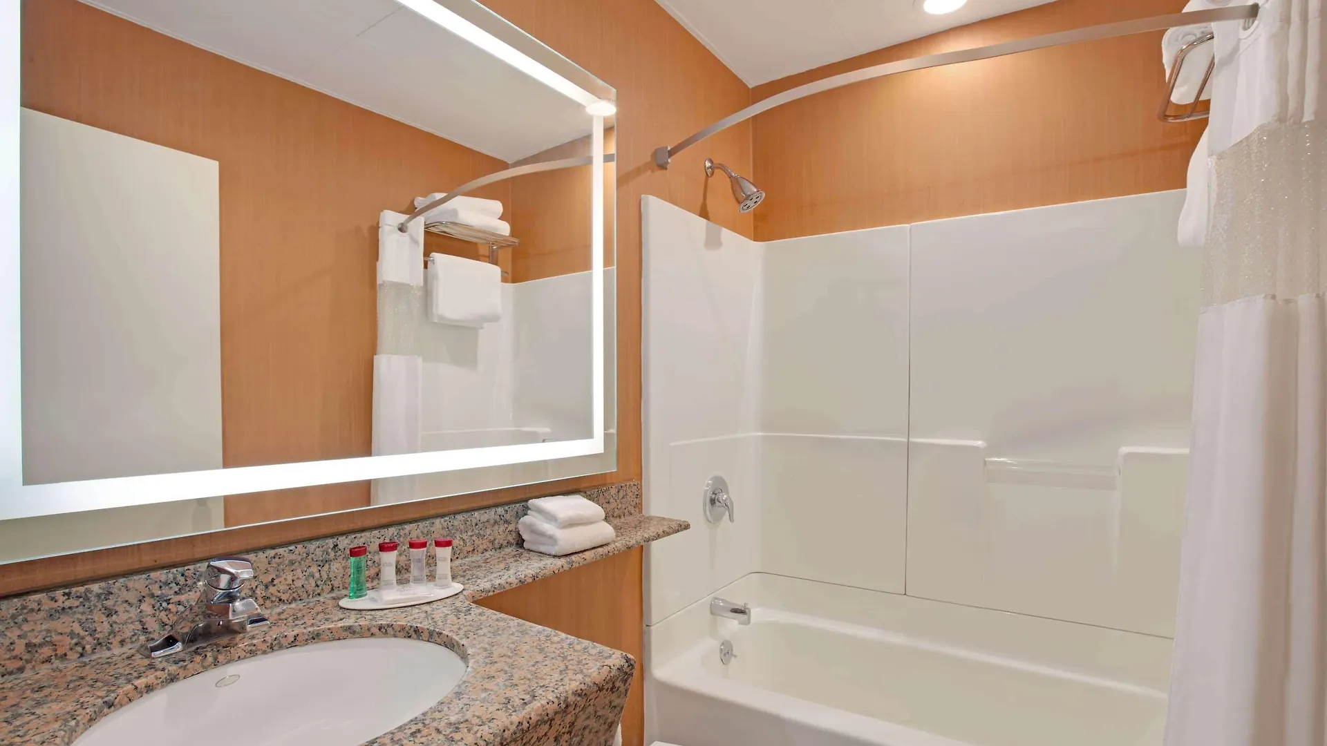 Ramada By Wyndham Bronx Otel New York